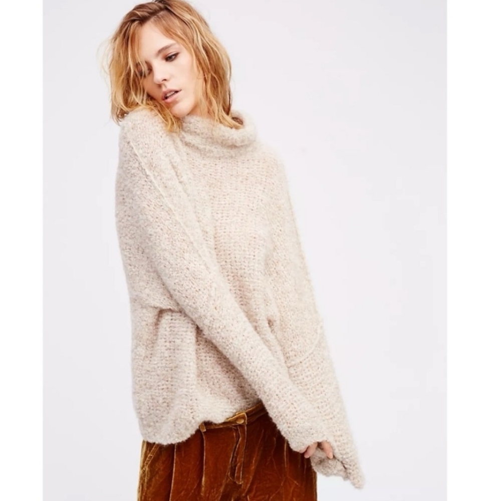 Free People She’s All That‎ Alpaca Soft Loose Knit Oversized Turtleneck Sweater